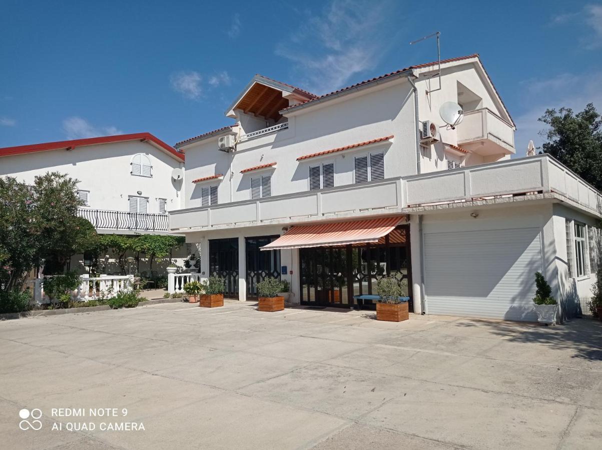 Apartment-Rooms Preka Palit Exterior photo