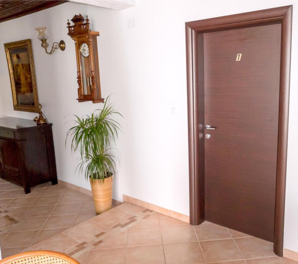 Apartment-Rooms Preka Palit Exterior photo