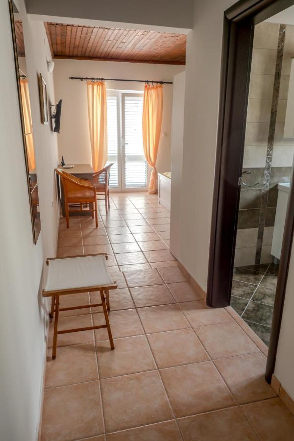 Apartment-Rooms Preka Palit Exterior photo